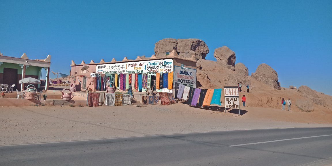 Tour de 12 días: Tánger – Chefchaouen – Fez – Mequinez – Merzouga – Valle del Dadés – Marrakech – Essaouira – Casablanca